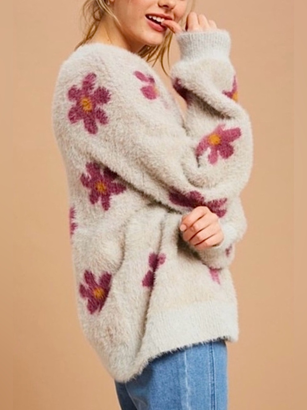 Listicle Fuzzy Daisy Flower Power Eyelash Sweater Lt. Gray Purple V-Neck Size L